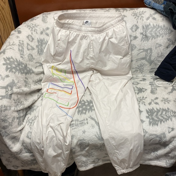 Men’s size Medium white Nike Windbreaker pants brand new! - Picture 3 of 3
